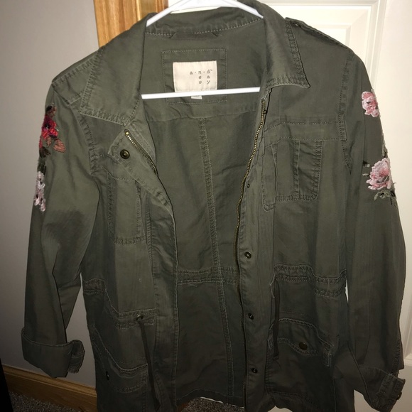 Embroidered army green jacket - Picture 1 of 2